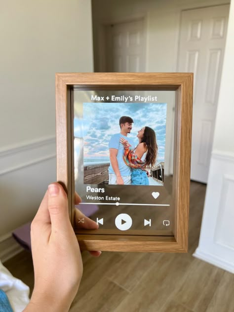 Boyfriend Picture Frame, Xmas Presents For Boyfriend, Diy Spotify, Creative Gift Ideas For Boyfriend, Cool Gifts For Boyfriend, What To Get Your Boyfriend, Handmade Gifts For Boyfriend, Music Wedding, One Year Anniversary Gifts