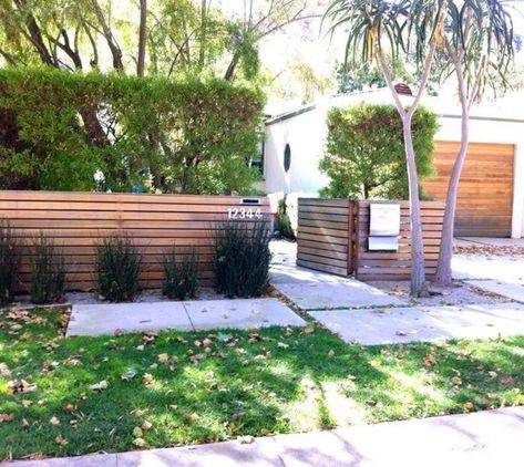 Top 60 Best Front Yard Fence Ideas - Outdoor Barrier Designs Yard Privacy, Wood Fence Design, Modern Fence Design, Modern Front Yard, Yard Fence, Front Yard Design, Backyard Privacy, Front Yard Fence, Modern Fence