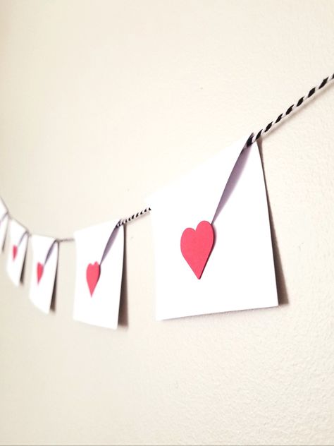 White cardstock envelopes with red hearts Diy St Valentin, Valentine Bunting, Letter Garland, Valentines Party Decor, Valentine Centerpieces, Valentine Garland, Easy Valentine Crafts, Diy Valentine's Day Decorations, Beaded Flowers Patterns