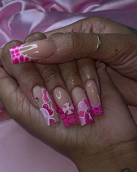 Columbus Nail Tech ❤️‍🔥 on Instagram: "pink kaws freestyle 🩷🌸🎀💖🐷 july books are open use link in bio to book! @grandfinalenails @grandfinalenails @grandfinalenails #nails…" Kaws Nails Design Short, Nail Sets Medium, Pink Nail Sets, Kaws Nails, Birthday Nail Set Ideas, Birthday Nail Set, Pink Kaws, Nail Set Ideas, Nails Design Short