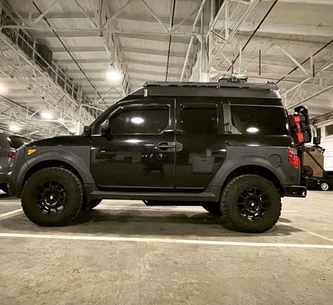 Lifted Honda Element on 30" A/T off road wheels Honda Element Mods, Honda Element Accessories, Off Road Build, Honda Element Camping, Honda Element Camper, Honda Jet, 2005 Honda Pilot, Offroad Wheels, Minivan Camping