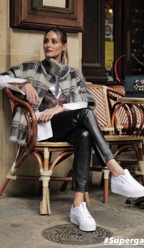 Olivia Palermo Jeans, Superga Outfit, Olivia Palermo Street Style, Olivia Palermo Outfit, Estilo Olivia Palermo, Olivia Palermo Lookbook, Looks Jeans, Olivia Palermo Style, Fashion Dictionary