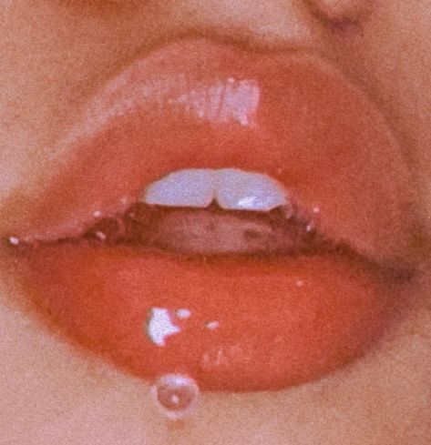 Perfect Cupids Bow Lips, Cupids Bow Aesthetic, Round Cupids Bow Lips Aesthetic, No Cupids Bow Lips Aesthetic, Chapped Lips Aesthetic, No Cupid Bow Lips, Lips Cupids Bow, Round Lips Aesthetic, Soft Lips Aesthetic