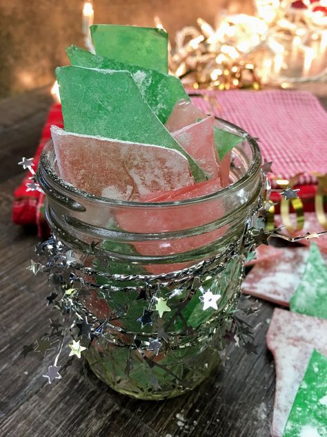 Rock candy, or glass candy, is a favorite holiday Christmas treat that is easy and fun to make. It makes great gifts for those you love. Christmas Rock Candy, Homemade Rock Candy, Rock Candy Recipe, Make Rock Candy, How To Make Rocks, Christmas Candy Easy, Holiday Treats Christmas, Easy Treats To Make, How To Make Green