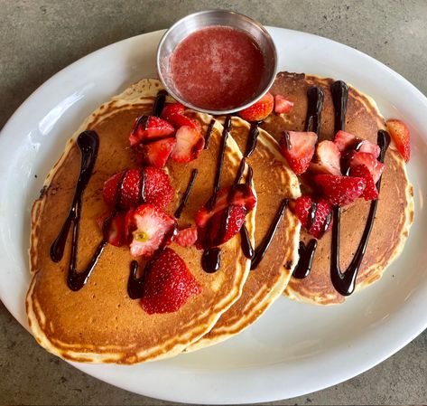 buttermilk pancakes covered with strawberries, chocolate drizzle, and fresh strawberry syrup Breakfast ideas, brunch, food, pancakes, sweet Breakfast Ideas Brunch, Food Pancakes, Strawberries Chocolate, Brunch Food, Chocolate Pancakes, Strawberry Chocolate, Strawberry Syrup, Buttermilk Pancakes, Chocolate Drizzle