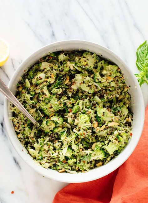 This mayo-free quinoa broccoli slaw recipe is a fun twist on an old classic! It's vegan and gluten free, too. cookieandkate.com Healthy Broccoli Slaw, Broccoli Slaw Recipe, Broccoli Slaw Recipes, Quinoa Broccoli, Broccoli And Potatoes, Quinoa Recipe, Slaw Recipe, Cheap Recipes, Vegan Salads