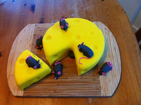 19 Bday, Block Of Cheese, Bday Cake, Creative Food, Mice, Birthday Ideas, Cake Decorating, Decorating Ideas, Birthday Cake