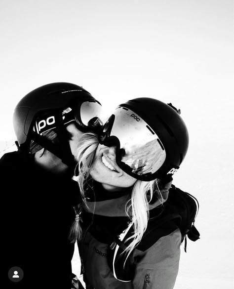 Couple Skiing Pictures, Ski Instagram Pictures, Ski Pictures Ideas, Snowboard Pictures, Snowboarding Pictures, Ski Fits, Ski Pics, Winter Vacation Outfits, Ski Pictures