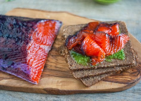 Gravlax Recipe, Homemade Swedish Meatballs, Nordic Recipes, Nordic Diet, Nordic Recipe, Bagel Toppings, Nordic Food, Cured Salmon, Cardamom Buns