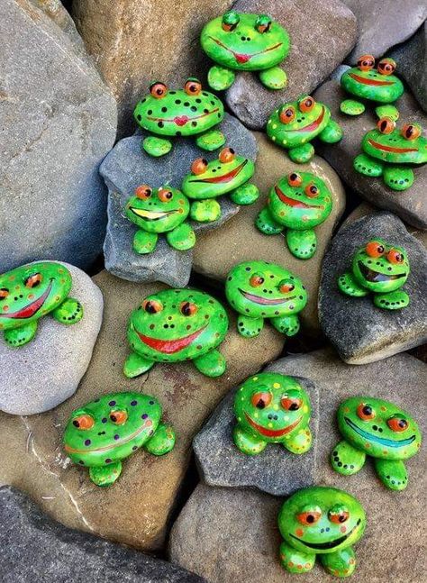 Garden Rock Painting, Creative Things To Make, Frog Rock, Rock Painting Flowers, Pebble Garden, Rock Art Ideas, Non Toy Gifts, Frog Crafts, Rock Sculpture