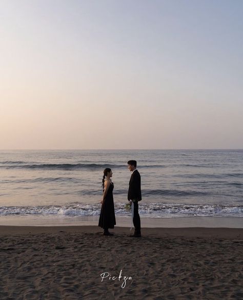 Dreamy Photography Couple, Pre Wedding Photoshoot In Beach, Prenup Photoshoot Ideas Philippines, Prewedding Photography Beach, Beach Pre Wedding Shoot, Beach Pre Wedding, Beach Prewedding, Pre Wedding Photoshoot Theme, Engagement Photo Shoot Beach