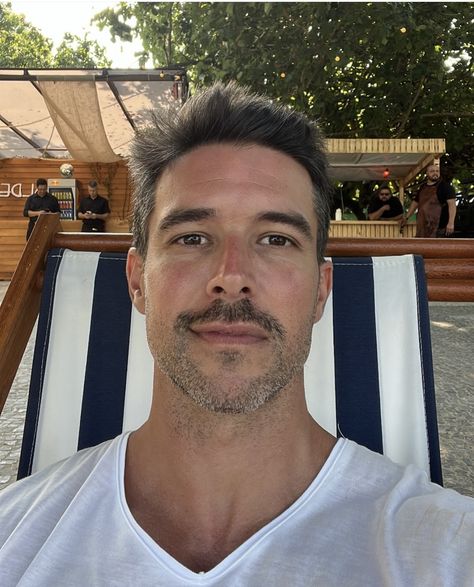 Men Pictures For Fake Account, Hot Old Man, Bernardo Velasco, Middle Aged Men, 35 Year Old Man, Spanish Pictures, Old Man Pictures, Magnus Carlsen, European Men