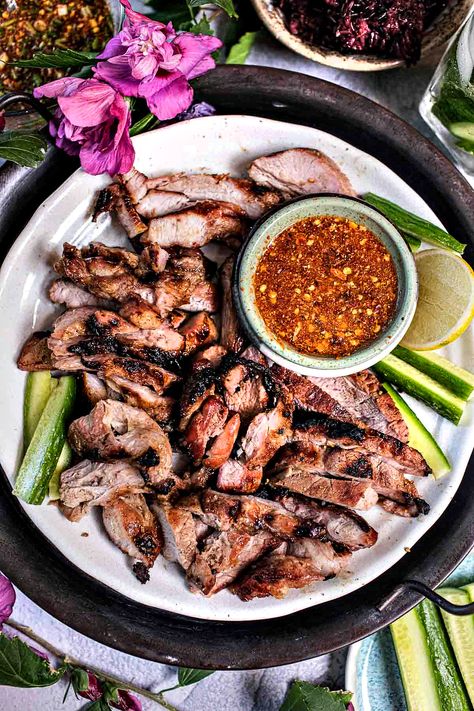 Pork Neck Recipe, Thai Mat, Vegan Pork, Popular Thai Dishes, Vegan Chicken Salad, Pork Satay, Green Papaya Salad, Marinated Pork, Thai Dishes