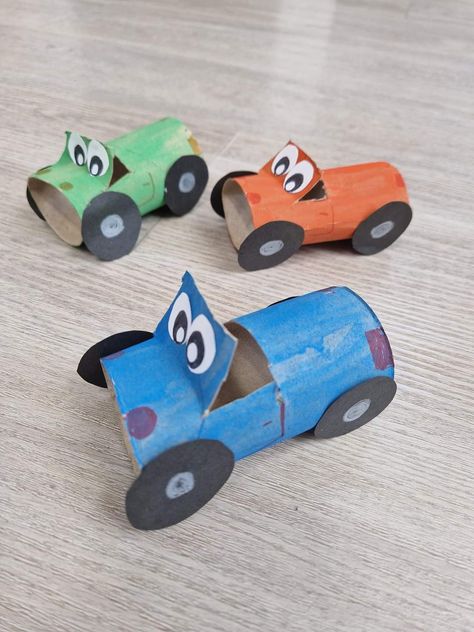 Cardboard Challenge, Cheap Kids Crafts, Kindergarten Craft, Easter Crafts Preschool, Roll Craft, Toilet Roll Craft, Indoor Crafts, Paper Car, Car Craft