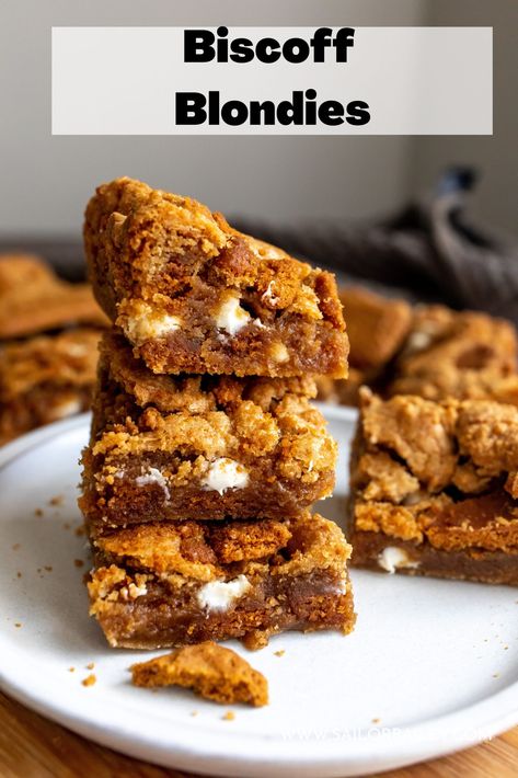 Biscoff blondies melt in your mouth. They have Biscoff cookie crumbles and Biscoff spread baked right into them. The ultimate treat for friends and family. via @sailor_bailey Blondie Cookies Recipe, Biscoff Blondies, Easy Christmas Dessert, Baileys Recipes, Best Christmas Desserts, Decadent Chocolate Desserts, Biscoff Spread, Christmas Desserts Easy, Thanksgiving Food Desserts