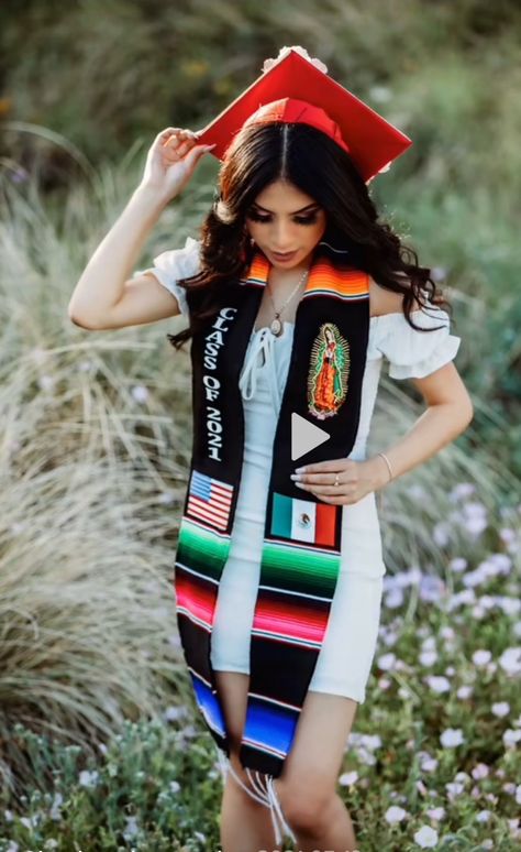 Mexican American Graduation Stole, Senior Picture Ideas For Mexicans, Grad Stole Ideas Mexican, Graduation Picture Ideas Mexican, Graduation Outfit Ideas Mexican, Cap And Gown Mexican Decoration, Graduation Outfit Ideas Red Cap And Gown, Mexican Grad Stole, Grad Cap Hispanic