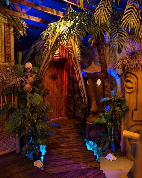 @hometikibarbuilds on Instagram: “The Overlook Lounge by @royalshifter located in Fresno, California #tiki #tikibar #tikiroom #tikiart #tikistyle #tikiculture #homebar…” Tiki Patio Ideas Backyards, Tiki Patio Ideas, Living Room Photography, Spooky Island, Tiki House, Themed Hotel Rooms, Tropical Core, Tiki Style, Room Photography