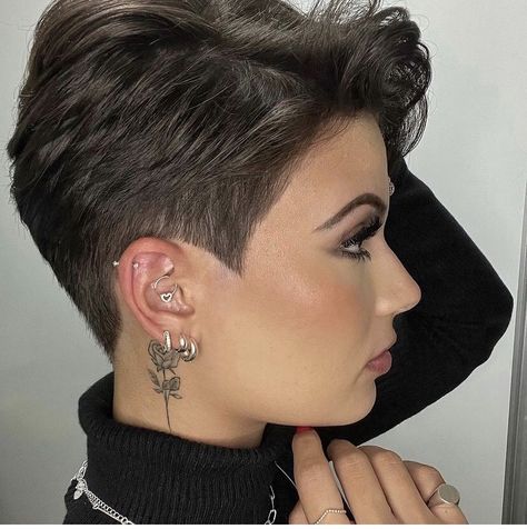 Pixie 2022, Pixies Haircut, Stylish Short Hair, Tutorial Ideas, Short Hair Pixie Cuts, Blonde Pixie Haircut, Blonde Pixie Cuts, Pixie Styles, Hairstyle Tutorial