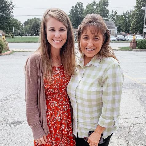 Is Jana Duggar Courting Pilot Stephen Wissmann? See Clues | In Touch Weekly Josh Duggar Family, Jana Marie Duggar, Jana Duggar, Amy Duggar, Duggar Girls, Josh Duggar, Jinger Duggar, Duggar Family, 19 Kids And Counting