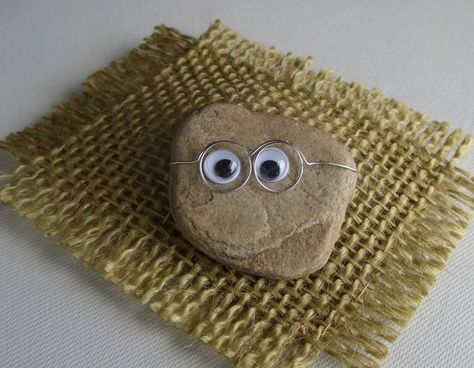 Wire Glasses, Pet Stones, Natural Smile, Pet Rock, Funny Rock, Rock Sculpture, Funny Glasses, Burlap Pillows, Pet Rocks