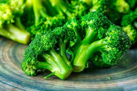 Zesty Marinated Broccoli Recipe Is How to Eat Fresh Healthy Food #30secondmom How To Cook Fresh Broccoli, Marinated Broccoli, Healthy Ways To Cook Broccoli, How To Blanch Broccoli, Flavorful Steamed Broccoli, Broccoli Benefits, Baking Measurements, Vegetarian Main Dishes, Dinner Rolls Recipe