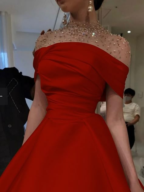 A-Line Evening Gown Elegant Dress Formal Red Green Dress Floor Length Short Sleeve Illusion Neck Satin with Ruched Beading 2024 Red Green Dress, Wedding Evening Gown, Shuffle Dance, White Ball Gowns, Women's A Line Dresses, Gown Elegant, Quick Makeup, Evening Dresses Online, Cheap Evening Dresses