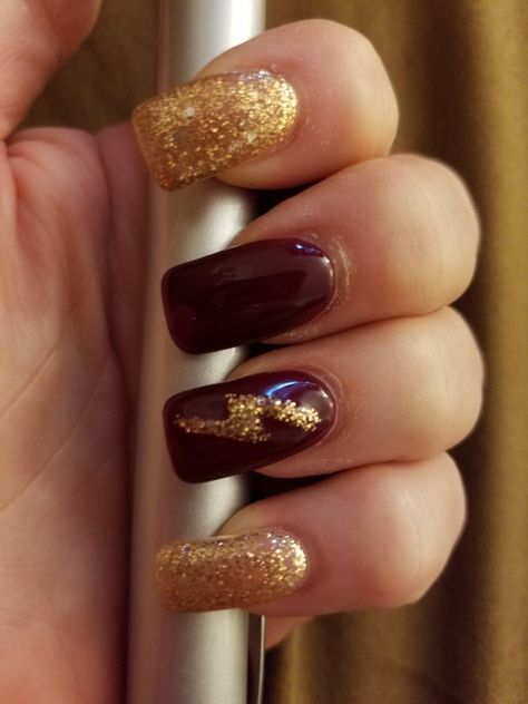 Harry Potter Nails Designs Gryffindor, Simple Harry Potter Nails Gryffindor, Harry Potter Gryffindor Nails, Gryffindor Nail Art, Easy Harry Potter Nails, Harry Potter Nails Gryffindor, Universal Studios Nail Ideas, Simple Harry Potter Nails, Gryffindor Nails