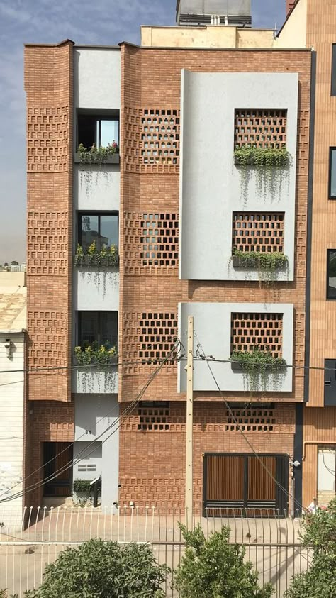 Gallery of apartment No. 84 / MiriStudio - 6 #fachada Bricks Texture, Residential Architecture Apartment, Modern Residential Architecture, Apartments Exterior, Apartment Exterior, Facade Architecture Design, Residential Building Design, Brick Architecture, Apartment Architecture