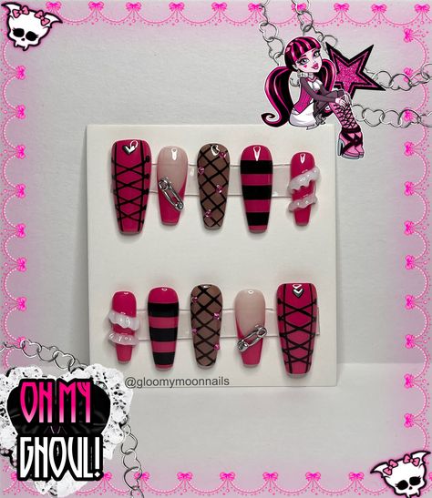 *Long Coffin pictured* Draculaura Inspired Press on Nail Set! Part of my Halloween collection! "Don't you wanna be a monster too?" (*If you're interested in the Short Square or XL Stiletto Presizes please message me for the size charts  - Set includes 1 reusable case, 1 pair of adhesive tabs, 2 alcohol prep wipes, 1 cuticle pusher, 1 mini buffer, 1 mini nail file. - Don't know your nail size? You can measure your nail size at home! (instructions on 2nd slide) or you can purchase a sizing kit to Nail Inspo For Halloween, Cute Acrylic Nail Designs Square, Kuromi Almond Nails, Clawdeen Wolf Nails Designs, Black And Red Square Nails, Draculaura Nails Ideas, Draculaura Inspired Nails, Frankie Stein Nails, Xl Halloween Nails