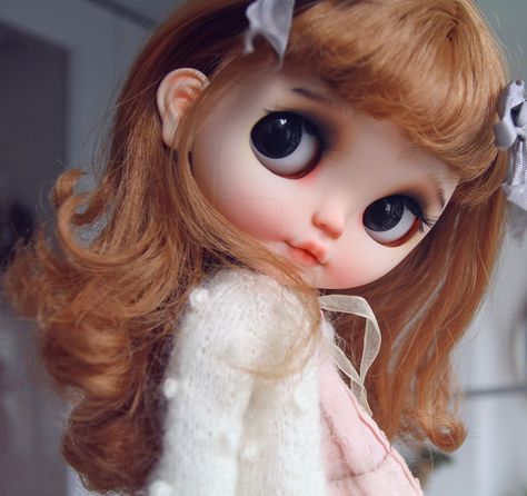 KEN 🎩 no Instagram: “#beatricevest #blythe #customblythe #doll #k07 #k07doll” Ginger Girls, Living Dolls, Blythe Clothes, Princess Girl, Doll Parts, Pretty Dolls, Ginger Hair, Doll Face, Blythe Doll