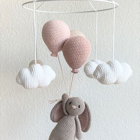 Crochet Baby Mobiles, Crochet Baby Gifts, Baby Barn, Crochet Mobile, Crochet Nursery, Baby Mobiles, Haken Baby, Nursery Mobile, Baby Diy