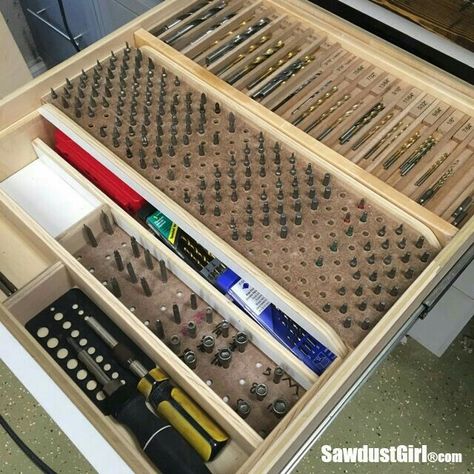 Arbejdsplads Garage, Storage Workbench, Garage Workshop Organization, Garage Tool Storage, Tool Storage Diy, Workshop Garage, Diy Garage Storage, Garage Storage Organization, Workshop Organization