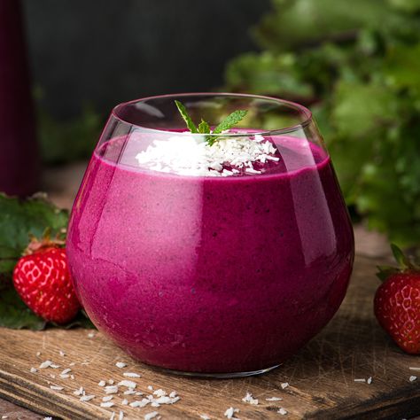 Beet Greens Smoothie, Beet Leaf Recipes, Green Apple Smoothie, Diy Natural Detergent, Raw Beets, Beet Smoothie, Honey Yogurt, Fresh Beets, Nutritious Smoothies