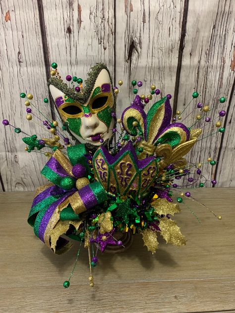 Carnival Centerpieces, Mardi Gras Table, Mardi Gras Diy, Mardi Grad, Mardi Gras Theme, Mardi Gras Party Decorations, Mardi Gras Decor, Decor For Table, Madi Gras