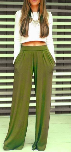 Luv to Look | Luxury Fashion & Style: Green palazzo pants and crop top Street Mode, Mode Tips, Blazer Outfit, Pants Green, Outfit Trends, Green Pants, Wide Pants, Looks Style, Street Styles