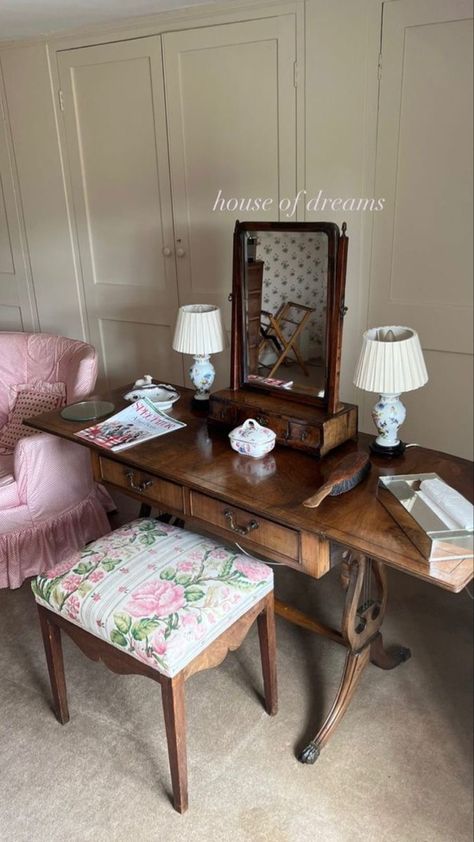 Blue Aesthetic Living Room, Vintage Blue Aesthetic, Vintage Vanity Aesthetic, Lady Room, Vanity Aesthetic, Rooms Decoration, Aesthetic Living Room, Pretty Room, Old Lady