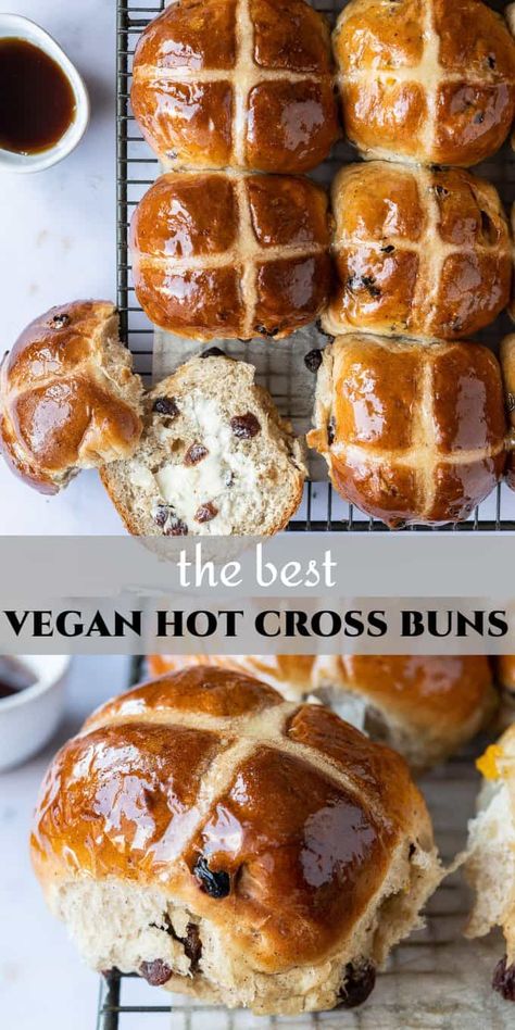 Vegan Hot Cross Buns, Vegan Easter Recipes, Cross Buns Recipe, Romantic Desserts, Hot Cross Buns Recipe, Vegan Easter, Vegan Baking Recipes, Vegan Bakery, Hot Cross Buns