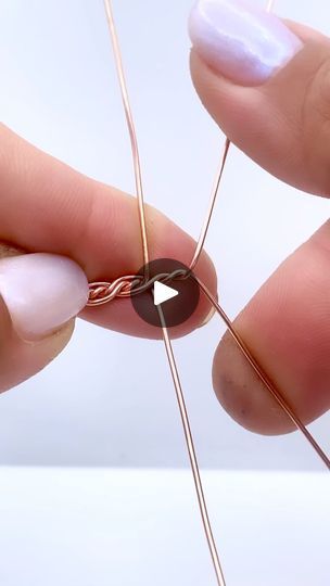 Facebook Copper Wire Jewelry Tutorial, Chain Ideas, Wire Tutorials, Wire Wrapping Techniques, Wire Wrapping Tutorial, Wire Wrapped Jewelry Tutorials, Metal Smithing, Wire Jewelry Tutorial, Wire Jewelry Designs