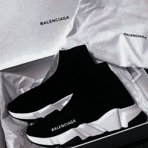 𝚙𝚒𝚗 𝚋𝚢 𝙻 Black Balenciaga Sneakers, All Black Balenciaga, Balenciaga T Shirt, Trending Womens Shoes, Black Balenciaga, Balenciaga Sneakers, Balenciaga Speed, Fresh Shoes, Fancy Shoes