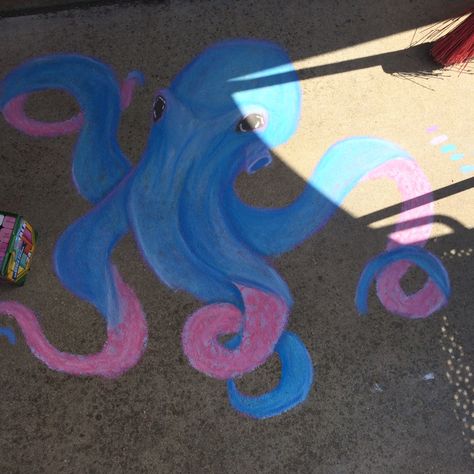 Octopus Chalk Art, Chalk Art Competition, Chalk Octopus, Chalk Art Sidewalk, Chalk Rock, Chalk Designs, Centre Parcs, Fun Chalk Art, Kraken Art