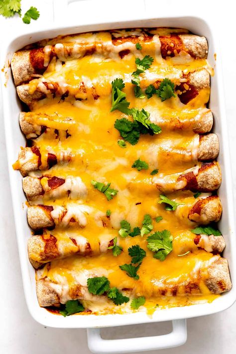 Roasted vegetables make the perfect filling for these simple and delicious enchiladas! Vegetable Enchiladas, Veggie Enchiladas, Delicious Vegetarian Dinner, Vegetarian Enchiladas, Gimme Some Oven, Roasted Vegetable, Enchilada Recipes, Vegetarian Recipes Dinner, Delicious Vegetarian