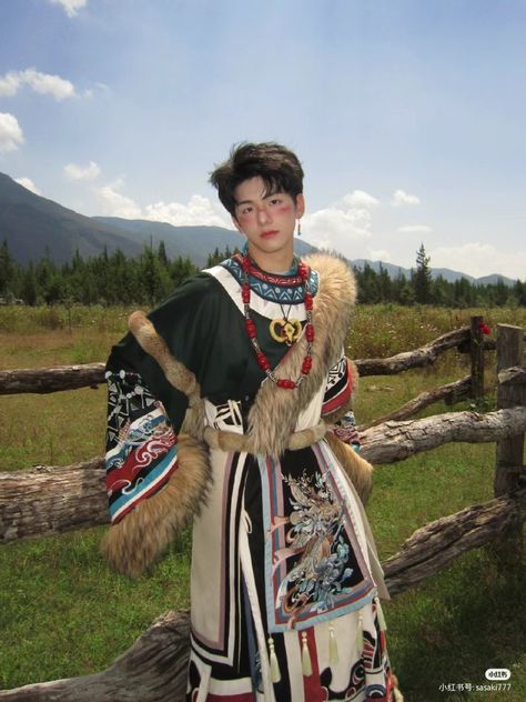 Thailand Outfit Ideas Traditional, Russian Outfit Traditional, Mongolian Outfit, Jungle Outfit Aesthetic, Tibetan Traditional Clothing, Traditional Chinese Outfit, Traditional Winter Clothing, Tibet Clothing, Modern Indigenous Fashion