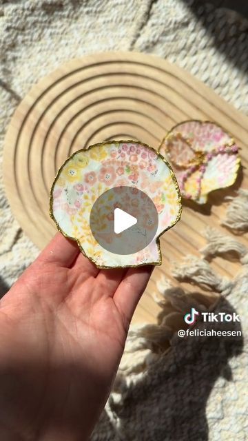 Evite on Instagram: "The most spe-shell DIY for summer – decoupage seashells. 🐚 Grab some seashells, Mod Podge, gold paint, a brush, and floral napkins to recreate these beauties.  📷: feliciaheesen on TikTok  #Evite #diy #seashell #shells #party #decor" How To Decoupage Shells, How To Decoupage Sea Shells, Decopage Sea Shells, She’ll Decoupage, Decoupage Scallop Shells, Shells Diy, Floral Napkins, Mod Podge, Shell Crafts