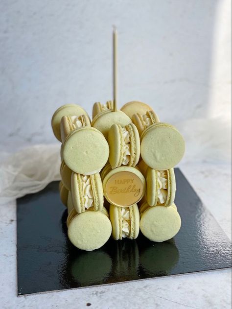 Macaron Cake Tower, Macaron Cube Cake, Lowkey Birthday, Macaron Photography, Birthday Aesthetics, Macarons Cake, Macaroon Cake, Patisserie Design, Cube Cake