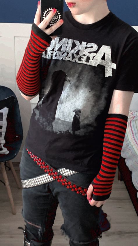 Scenecore Outfits Male, Red Emo Outfits, Emo Belts, Red And Black Emo, Emo Gloves, Goth Boy Outfits, Outfit Emo, Emo Style, Masc Outfits