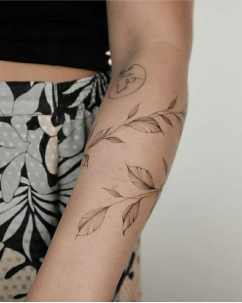 Wrap Around Leaves Tattoo, Arm Tattoo Leaves, Hazel Tattoo, Laurel Wreath Tattoo, Tattoo Christian, Wrap Around Wrist Tattoos, Lower Arm Tattoos, Wreath Tattoo, Wrap Around Tattoo