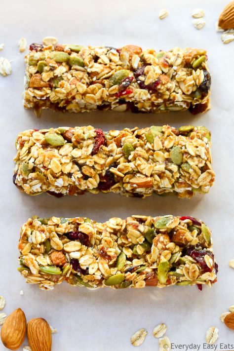 Fruit And Nut Granola, Nut Granola Bars, Granola Bar Recipe Healthy, Bars Recipes Healthy, Cereal Bars Recipes, Fruit And Nut Bars, No Bake Granola Bars, Nut Granola, Healthy Granola Bars