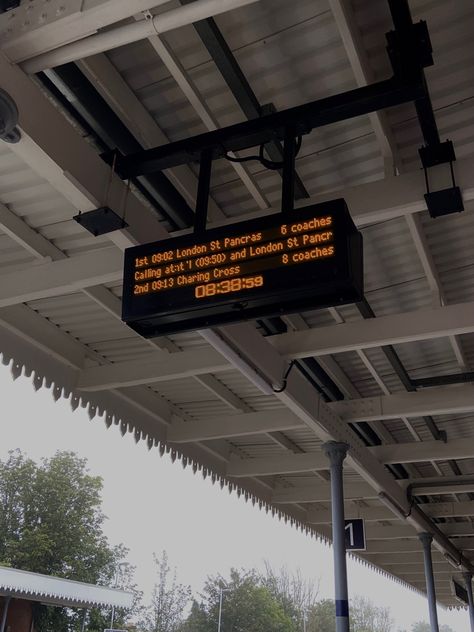 Train Stations Aesthetic, Train Driver Aesthetic, London Train Station Aesthetic, Train Station Photography, Train Station Aesthetic, Transport Photography, Station Aesthetic, Photography Rain, Aesthetic Fairycore