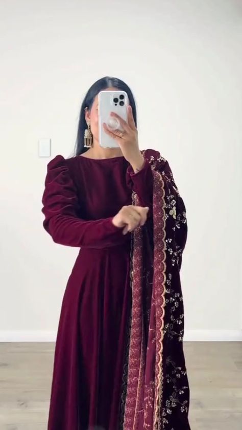 Plain Velvet Dress Designs Pakistani, Velvet Dress Designs Pakistani, Velvet Pakistani Dress, Dress Design Pakistani, Velvet Suit Design, Masquerade Ball Gown, Wedding Outfits For Women, Wedding Gown Brand, Gown With Dupatta