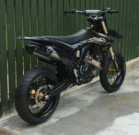 Black Honda CRF Motard Bikes, Honda Supermoto, Custom Dirt Bike, Honda Dirt Bike, Honda Motorbikes, Cars Honda, Black Honda, Tracker Motorcycle, Motos Yamaha